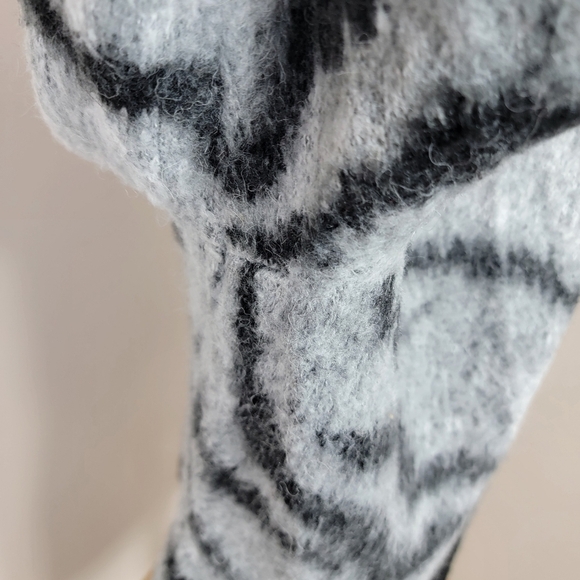 White House Black Market Gray/Black Fuzzy Wool/Alpaca Blend Cardigan Sweater XL - Picture 8 of 14